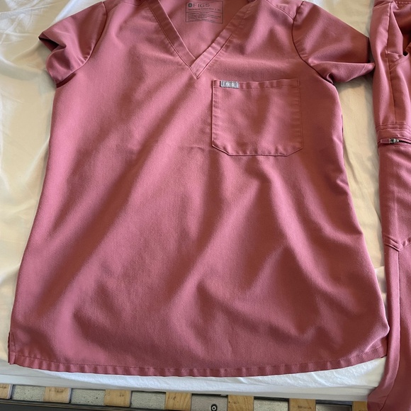 FIGS Women’s Scrubs - Mauve - Picture 4 of 7